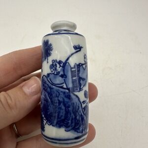 Chinese Blue And White and Cylindrical 3"  Snuff Bottle Made In Yongzheng Reign